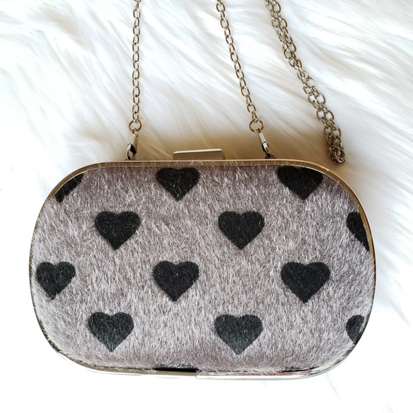 Beth Jordan heart print clutch bag w/ chain - Picture 3 of 8
